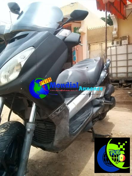 Yamaha XMAX 250 à vendre – Carte grise, moteur impeccable – 300 000 FCFA