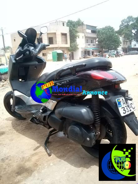 Yamaha XMAX 250 à vendre – Carte grise, moteur impeccable – 300 000 FCFA