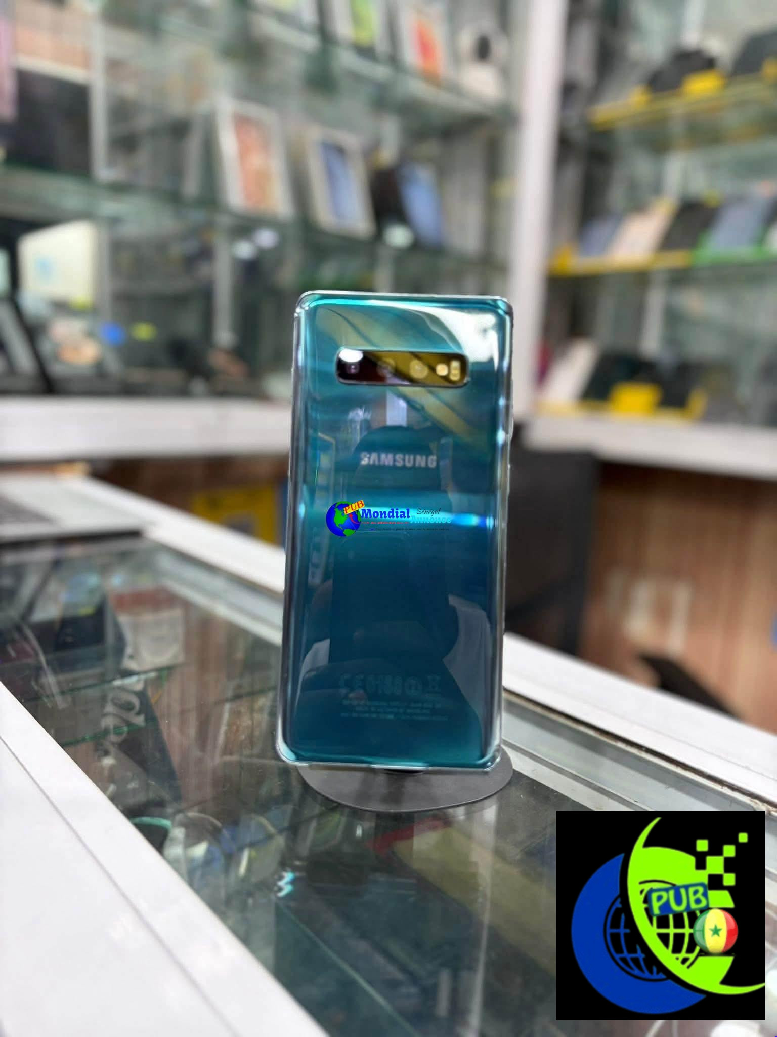 Samsung Galaxy S10 Plus (128 Go / 8 Go RAM) à vendre à Dakar pour 35 000 F CFA seulement