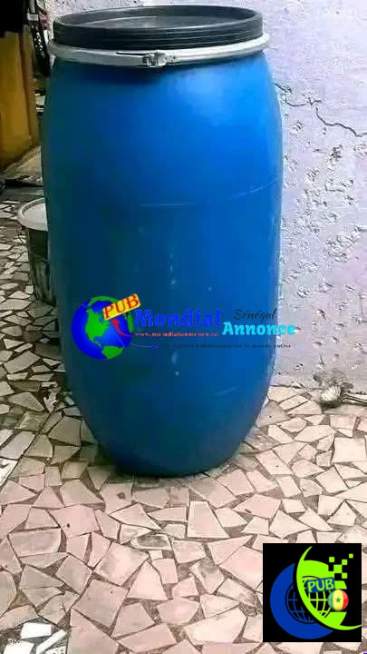 Barils en Plastique Multiusages disponibles. Contact : 766909727