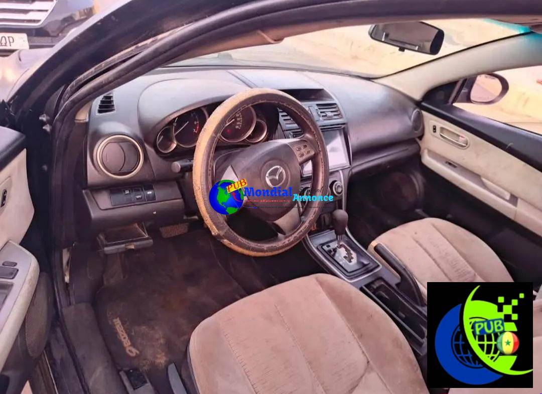 Mazda Essence Automatique de 2010 disponible à Dakar pour 1 500 000 F CFA