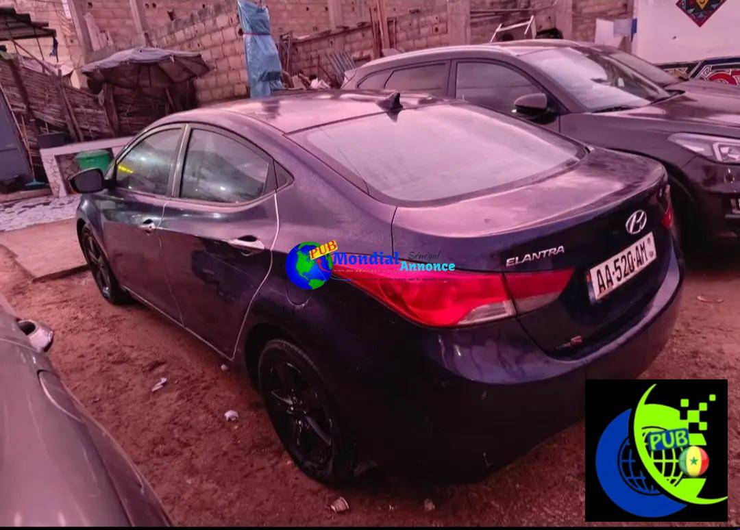 Vente : Hyundai Elantra Essence Automatique de 2012 à Dakar. Prix : 2 300 000 F CFA