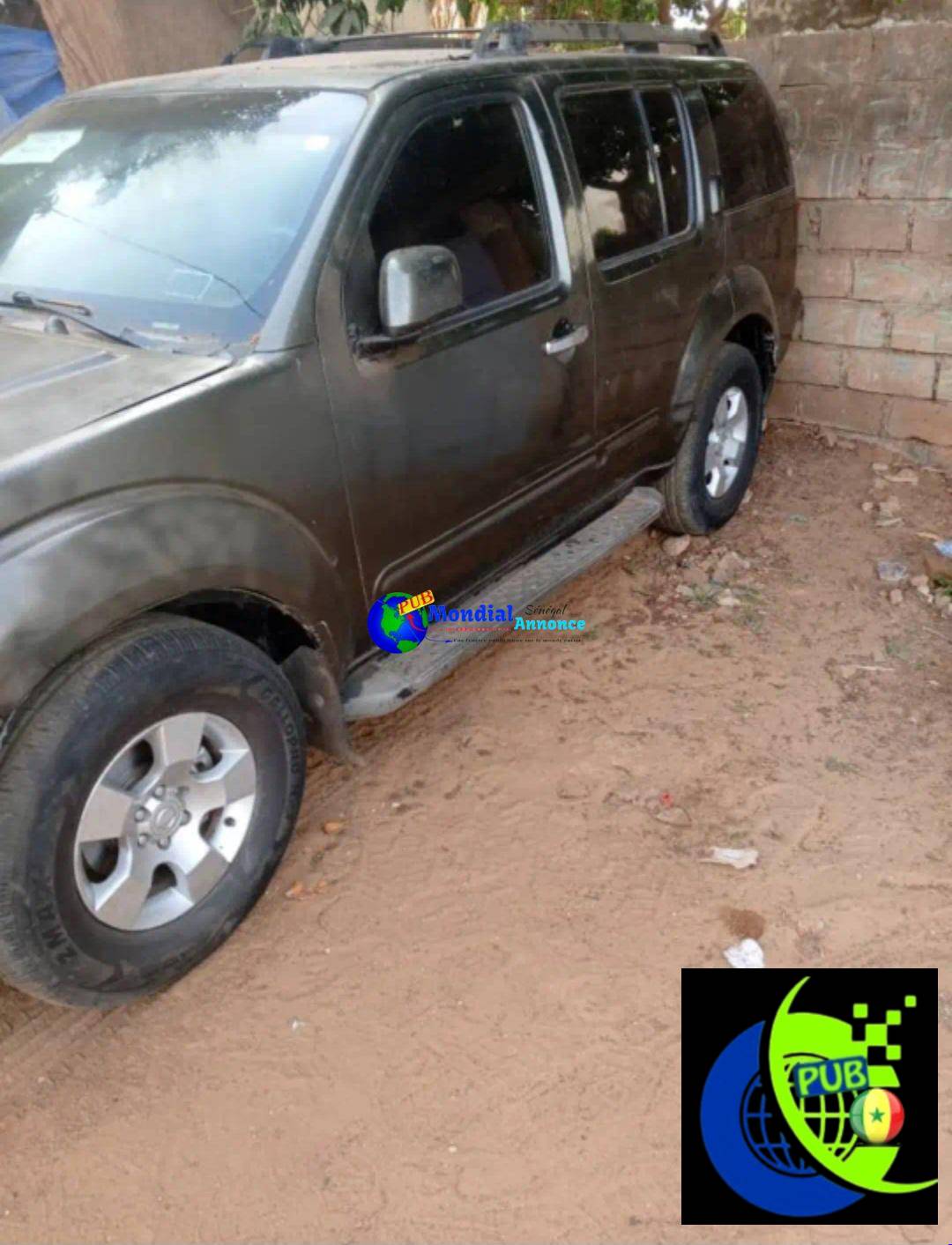 Nissan Pathfinder Diesel Manuel de 7 places disponible à Dakar