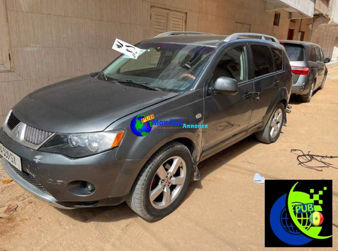 Mitsubishi Diesel Manuel Climatisé de 7 Places dispo Dakar