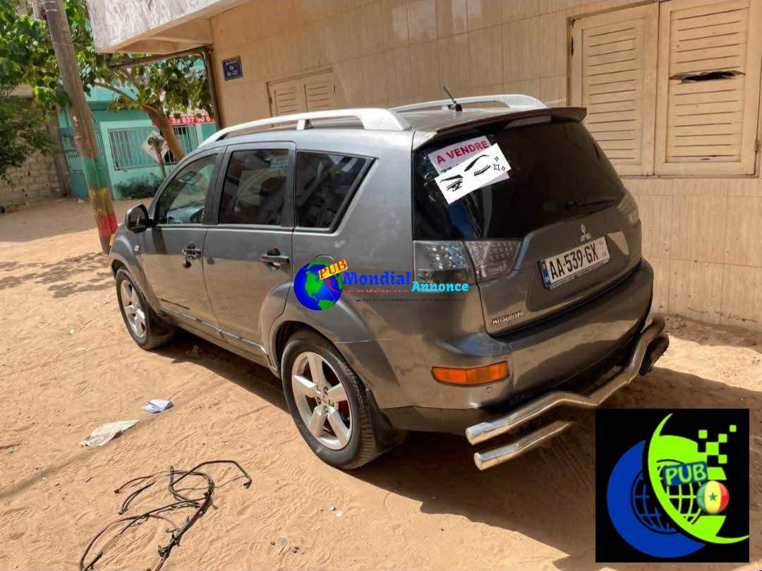 Mitsubishi Diesel Manuel Climatisé de 7 Places dispo Dakar