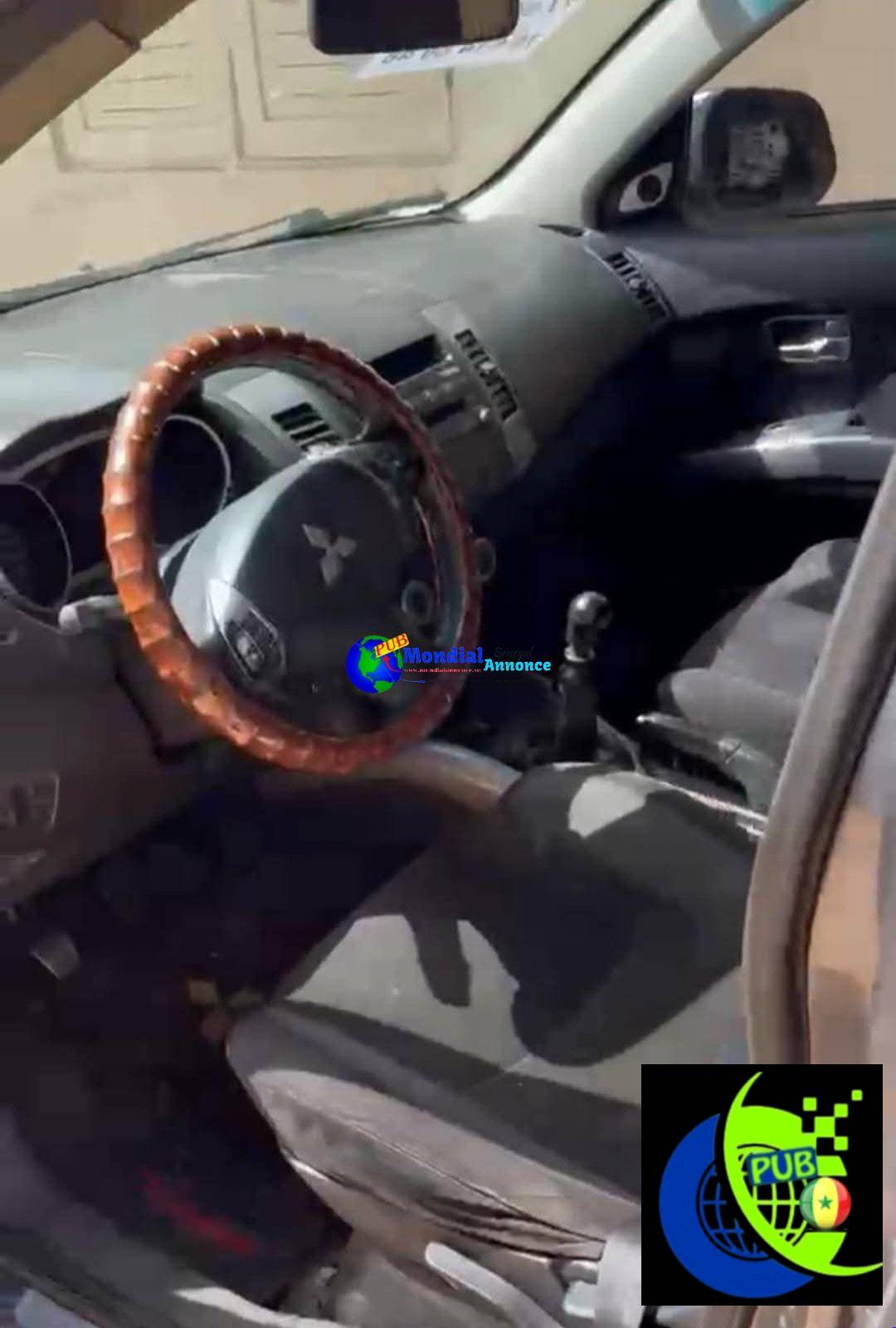Mitsubishi Diesel Manuel Climatisé de 7 Places dispo Dakar