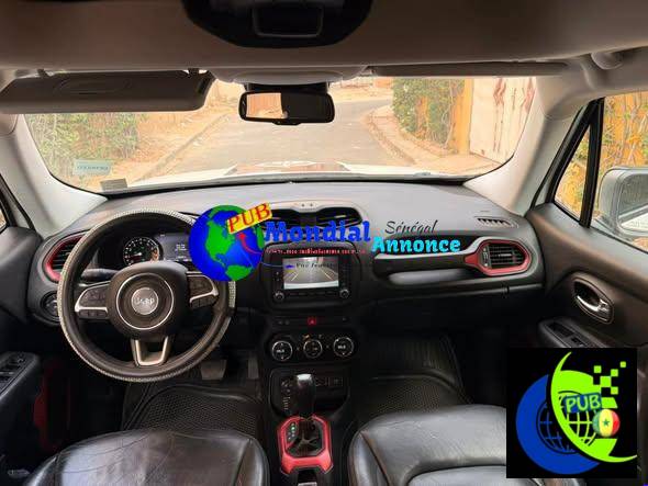 JEEP RENEGADE 2016 – Essence, Automatique, Toit Panoramique – 90 000 km