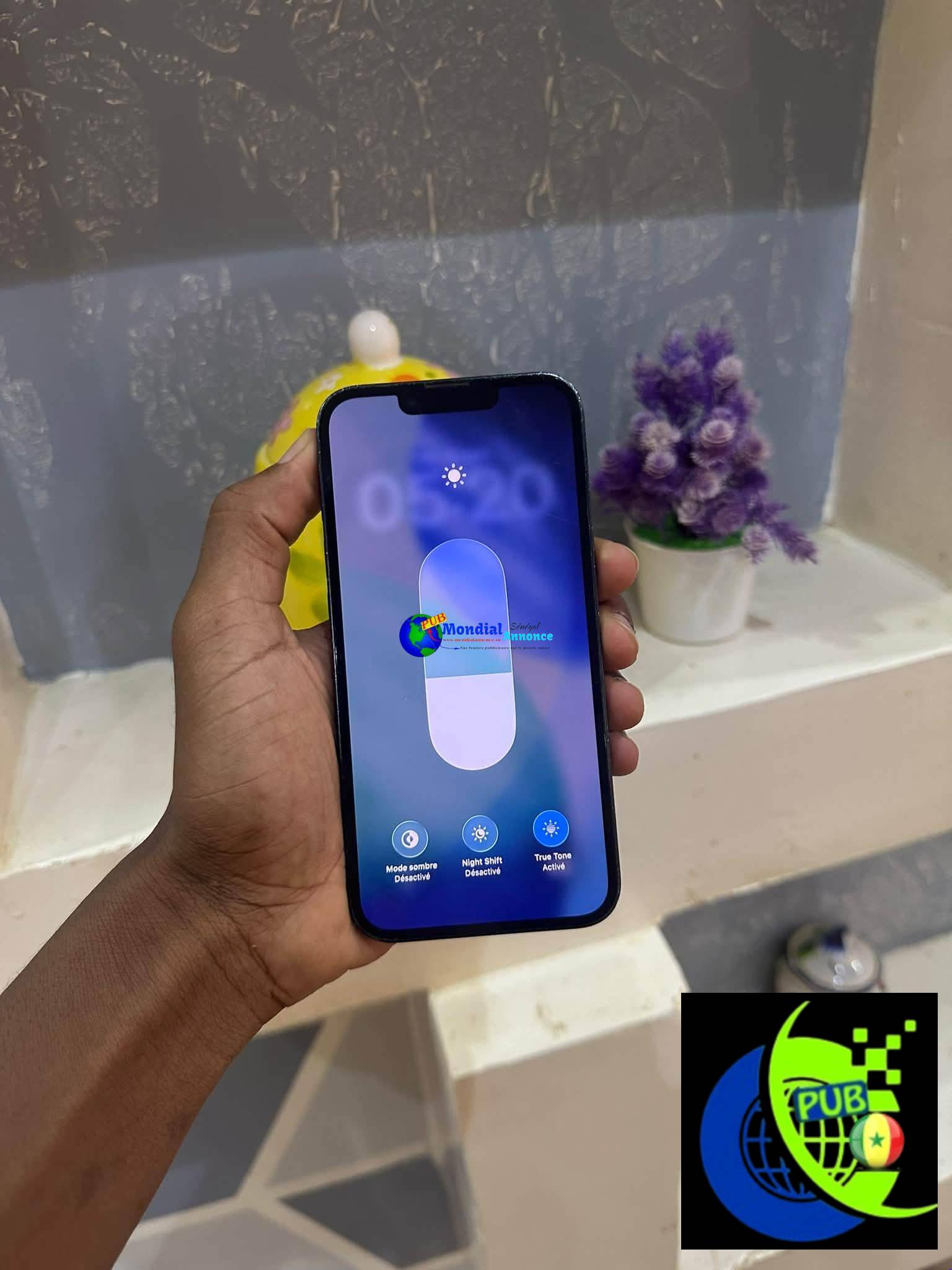iPhone 13 simple de 128 Go Authentique disponible à Dakar pour 135 000 F CFA