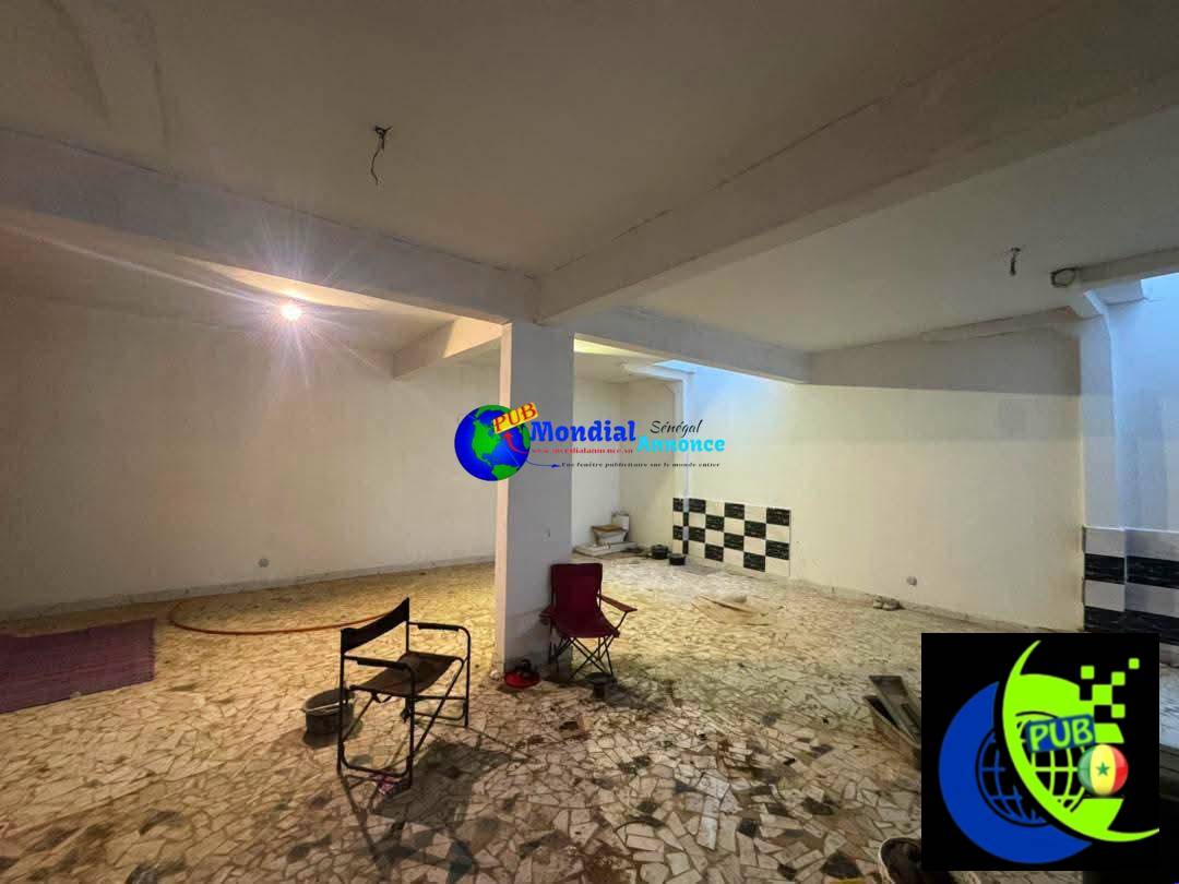 Grand Magasin Commercial à Louer en Rez-de-Chaussée – Ouakam / Mamelles Extension