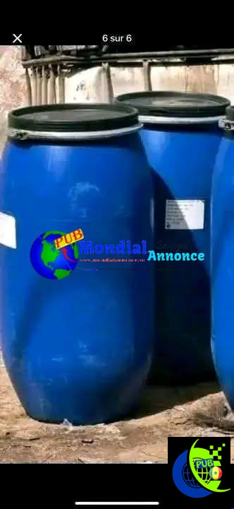 Barils en plastique disponibles à vendre