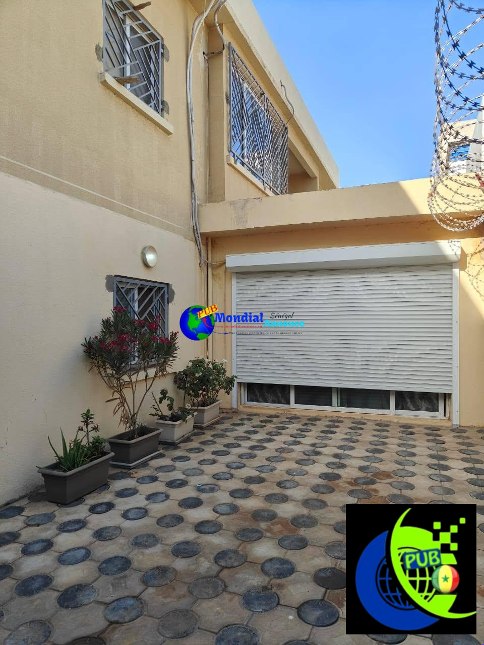 Villa F5 R+1 entièrement meublée à vendre aux Almadies 2 – 120 millions FCFA
