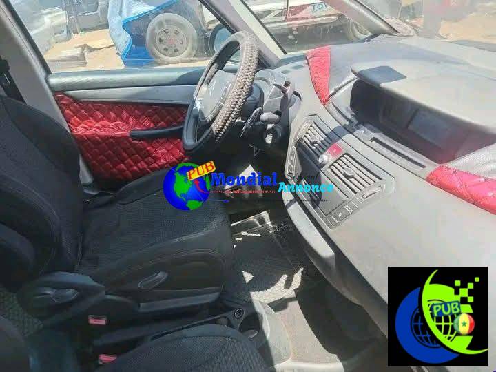 Vente : Citroën C4 Picasso Diesel HDi Automatique à Keur Massar. Prix : 2 200 000 F CFA (Négociable)