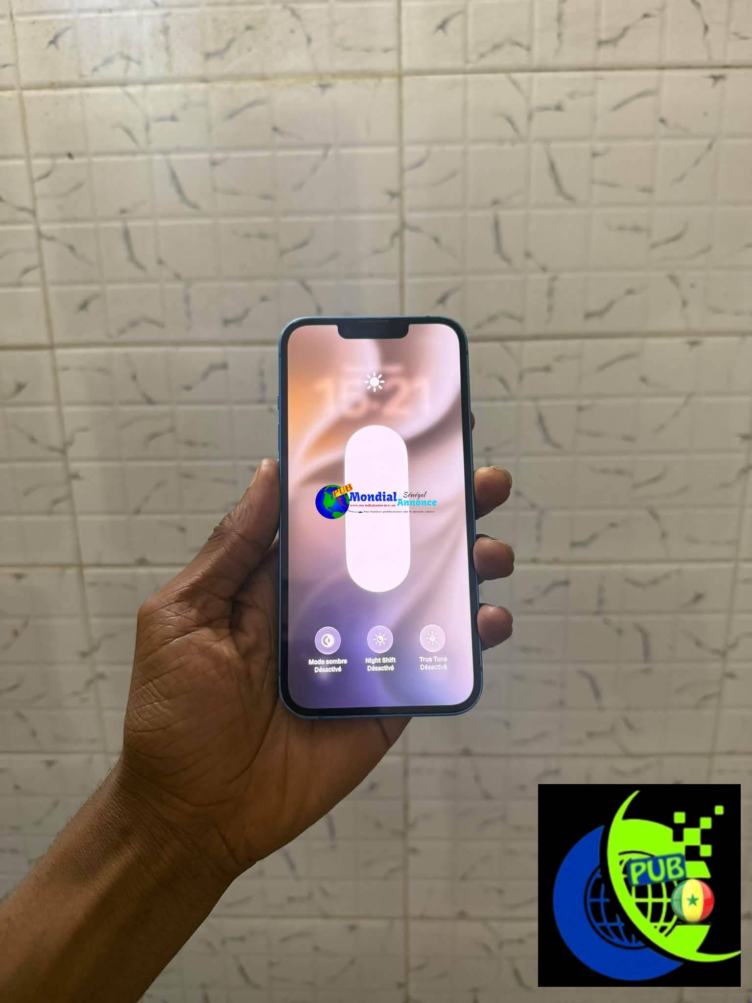 iPhone 13 Simple de 128 Go à vendre. Prix : 140 000 F CFA