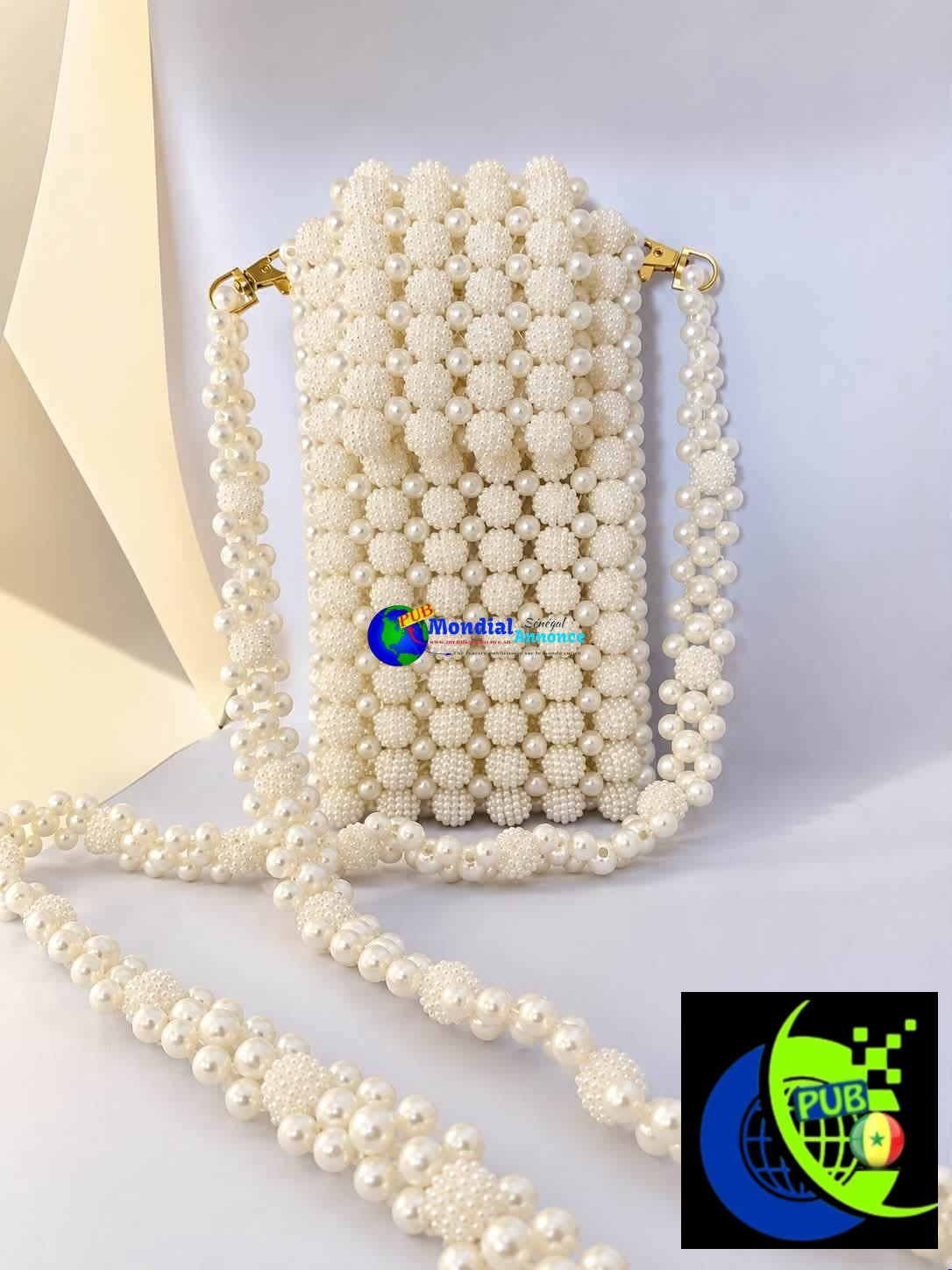 Vente : Petits sacs en Perles Confectionnés à la Main. Contact : 781494716