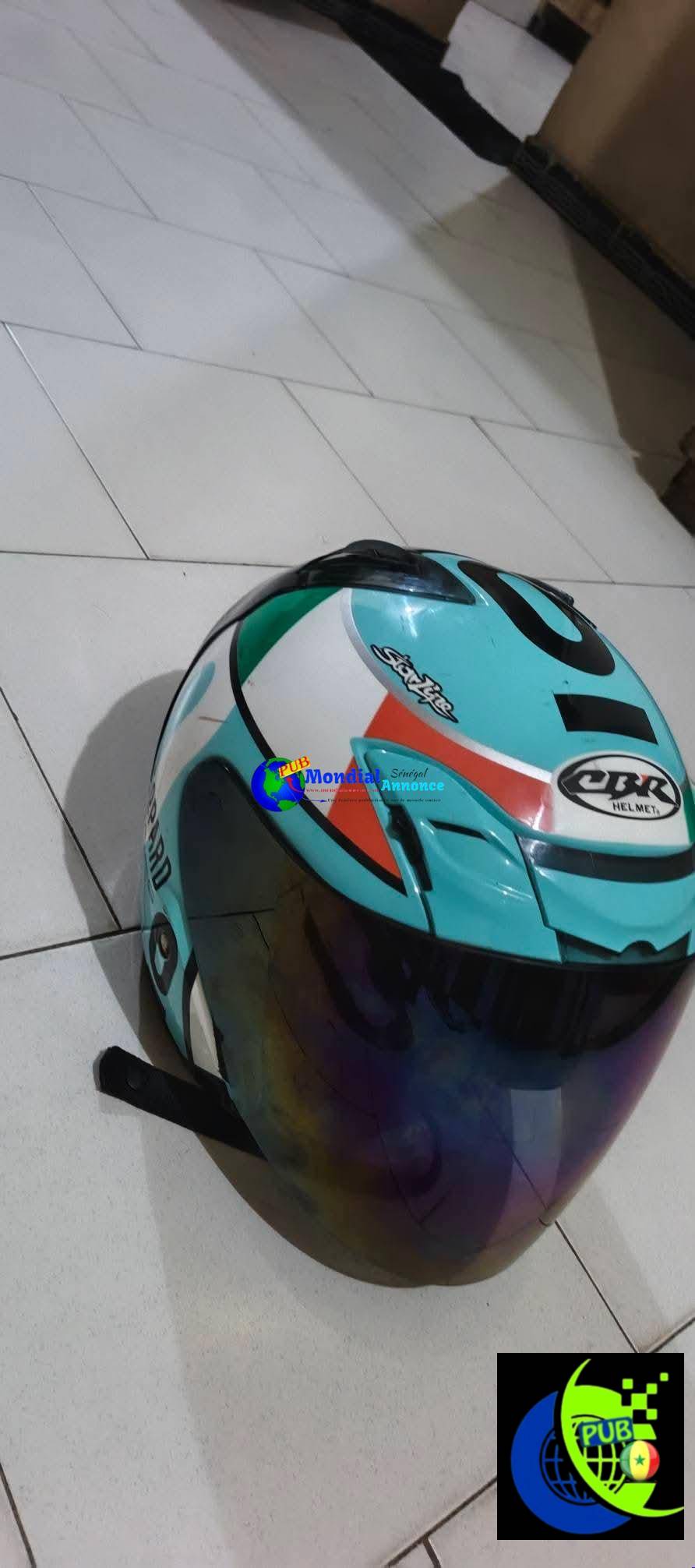 Casques Moto d’Occasion Venant de Qualité disponibles à Thiaroye sur Mer. Tél/WhatsApp : 753344618.