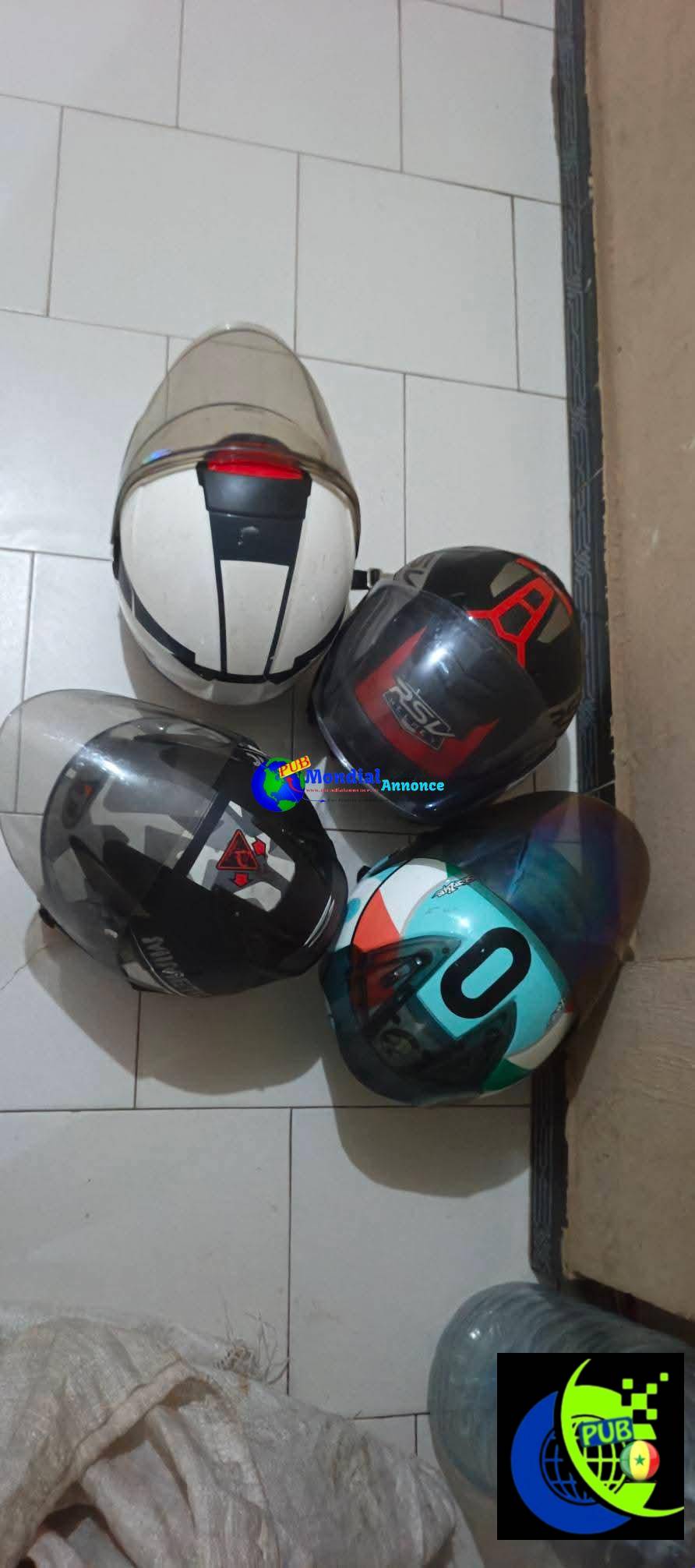 Casques Moto d’Occasion Venant de Qualité disponibles à Thiaroye sur Mer. Tél/WhatsApp : 753344618.