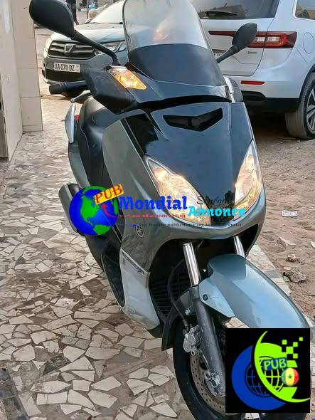 🏍️ À VENDRE : YAMAHA XMAX 250i INJECTION – 450 000 FCFA