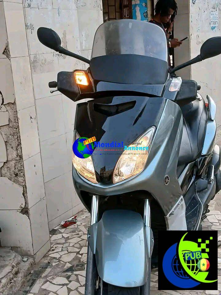 🏍️ À VENDRE : YAMAHA XMAX 250i INJECTION – 450 000 FCFA