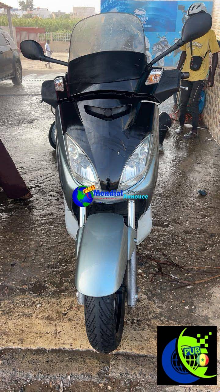 🏍️ À VENDRE : YAMAHA XMAX 250i INJECTION – 450 000 FCFA