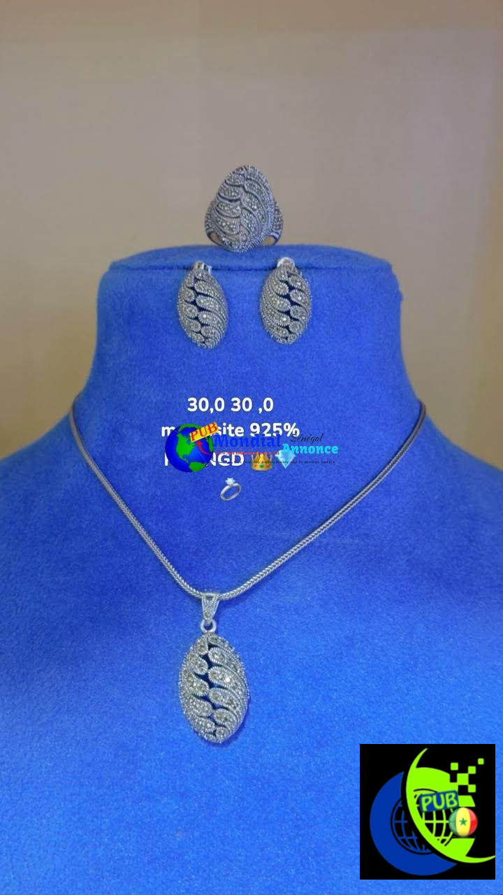 Boucles d’oreilles 3 Or disponibles chez Fasana Business – 7 000 F et 8 000 F